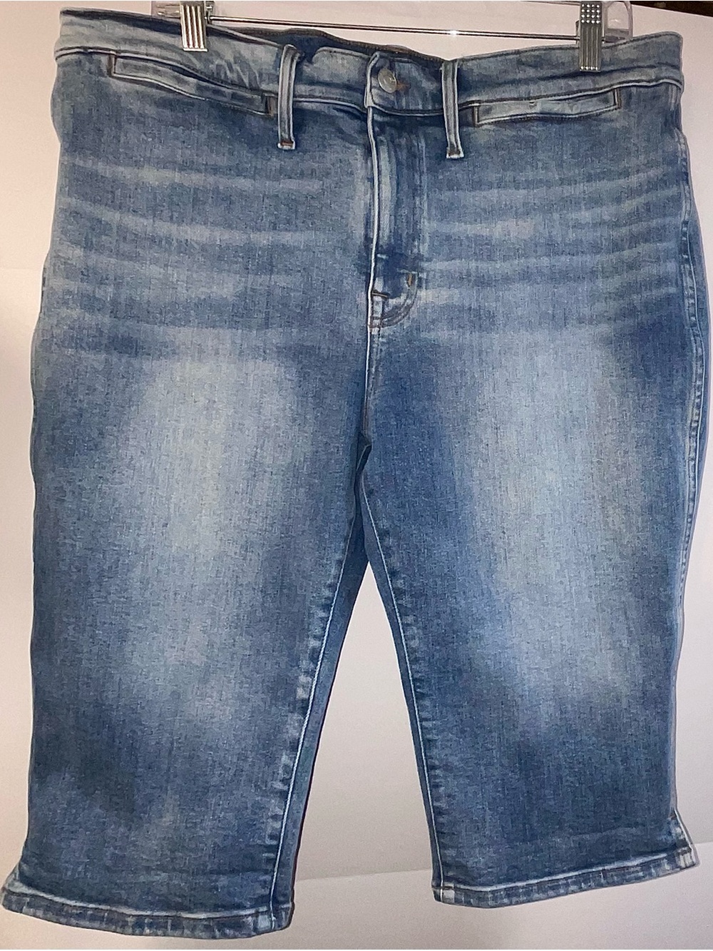 Madewell-Size 33- Look NBWT, High Rise Medium Wash Fair Trade 5 Pocket Capris